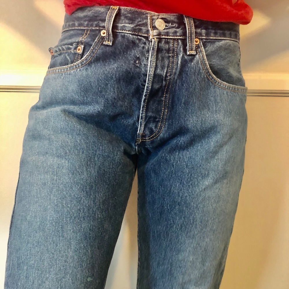 LEVI Jeans!! Fits size women 29-30!